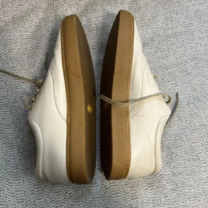 Nisolo Everyday Leather Sneaker with Vibram Sole in‎ Beige Neutral Tan Size 11 thumbnail 9
