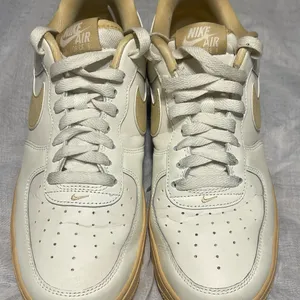 Nike AIR Force WMMS 1’07 White and Tan Sneakers thumbnail 7