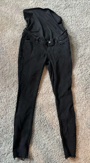 Abercrombie & Fitch Black maternity Skinny Jeans thumbnail 1