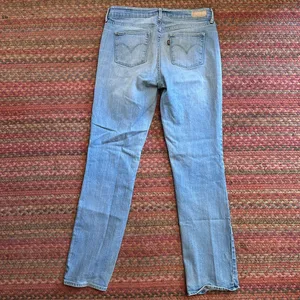 Levis Light Wash Slight Curve Low Rise Straight Jeans thumbnail 6