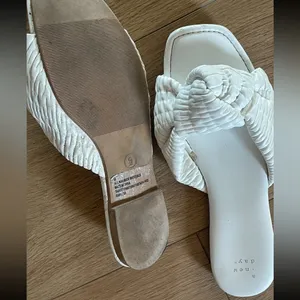 White sandals Size 9 thumbnail 3