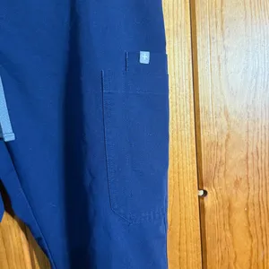 Women’s fig Navy Blue scrub pants size medium FIGS Women Yola Skinny Scrub Pant thumbnail 2