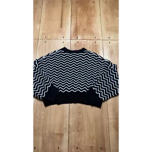 HM Divided Black White Cropped Sweater Womens Oversized Knit‎ Best Fits Small thumbnail 5