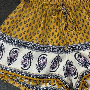 About A Girl Mustard Yellow Paisley Pom Pom Trim Boho Shorts Large 34HD0411TRM thumbnail 2