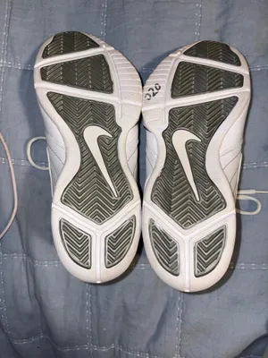 Nike Air Baseline Low Women’s Size 9 White Silver Athletic Sneakers Basketball Training Shoes thumbnail 7