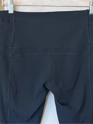 Lululemon Black Multi Pocket Athletic Leggings thumbnail 4