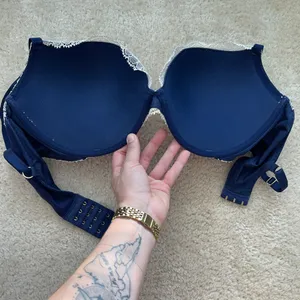 Victoria's Secret Very Sexy Push Up Bra in Navy with White Lace 36DDD thumbnail 4