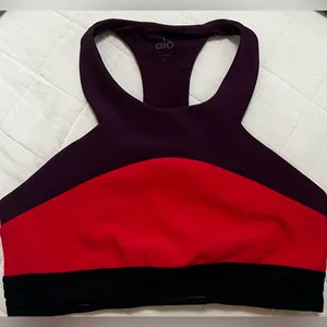 Alo Yoga Sports Bra size SMALL thumbnail 3