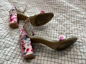 Bandolino Pink Floral Armory Sandals, Sz 7.5 thumbnail 4