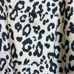 Voxget Animal Print Tan & Black Large V-Neck Long Sleeve V-Neck 1 Chest … thumbnail 5