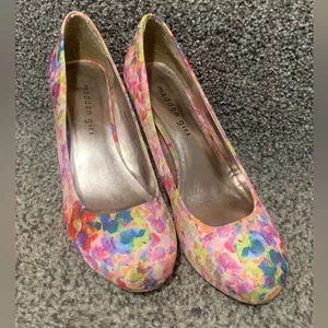 Madden Girl Pink Multicolor Floral Print Pointed Toe Pumps Heels thumbnail 6