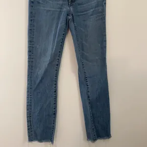 J. Crew Blue Vintage Crop Ankle Length Jeans Structured Cotton Distressed Denim. thumbnail 5