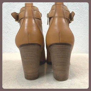 Coach Tan Leather Side Zip Block Heel Ankle‎ Booties Women's Size 7.5 thumbnail 6