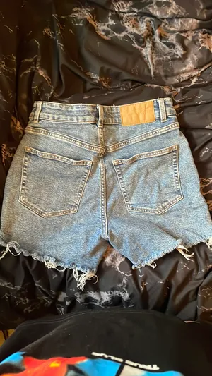 H&M Shorts Denim High-Waisted thumbnail 3