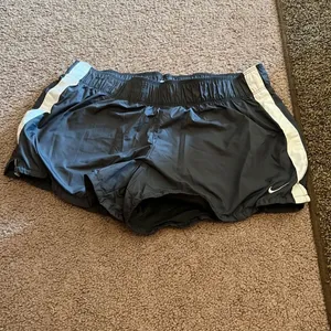 ‎Nike small grey shorts thumbnail 2
