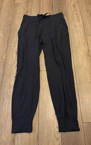 Lululemon joggers  thumbnail 1