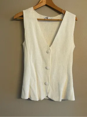 ZARA‎ Vest Buttoned Knit Top thumbnail 2