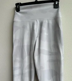 Alo Yoga Size XS High-Waist White Camo Vapor Legging Compresses Lift Preppy Fem thumbnail 4