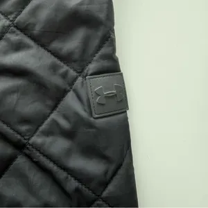 Under Armour Fitted Quilted Thin Puffer Jacket Size Medium thumbnail 3