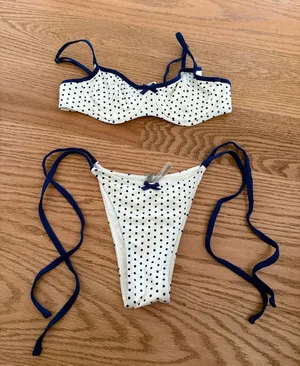 Frankie’s Bikinis set thumbnail 1