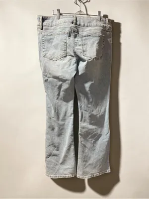 No Boundaries Women’s Light Wash Jeans - Light Blue thumbnail 2