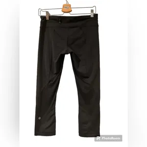 Lululemon Inspire Crop II *Luxtreme in Black size 8 thumbnail 2