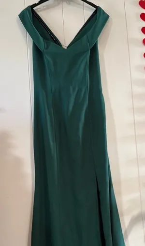 Elegant Green Evening Gown Size undefined thumbnail 1