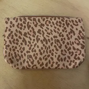 Free with bundle only!! Or purchase New Ipsy make up bag animal print thumbnail 2
