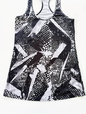 lululemon Dynamic Black White Graphic Tank Top Racerback Tank size 8 thumbnail 3