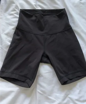 Lululemon High-Rise Shorts 6" thumbnail 1