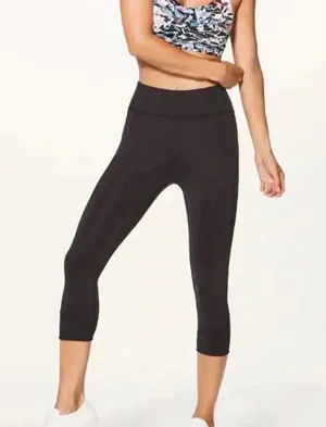 Lululemon In Movement Crop *Everlux 19" size 4 thumbnail 4