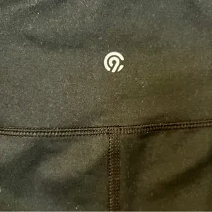 Champion Capri Leggings with mesh/mesh type detail on bottom in black sz medium thumbnail 3
