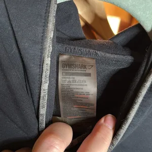 Gymshark Cropped Hoodie Black Pull Over Sweatshirt Zipper Accents Size Medium thumbnail 7