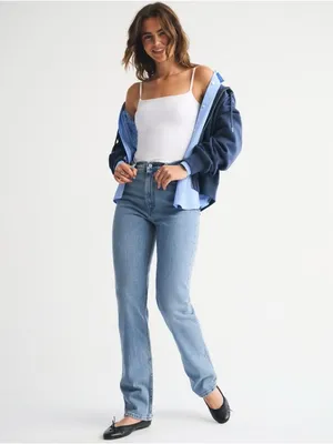 Abercrombie & Fitch Ultra High Rise 90s Straight Jean in Medium Blue Size 4 thumbnail 10