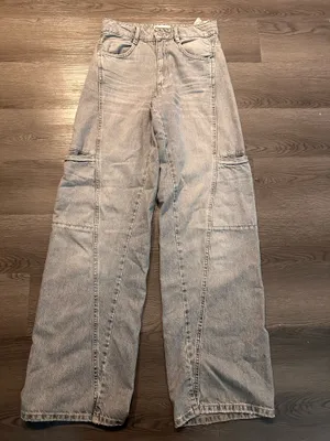 ZARA Wide-Leg Jeans thumbnail 4