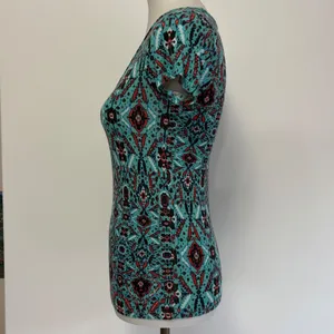 Mudd T-Shirt XS Teal Red Geometric Medallion Scoop Neck Short Sleeve Slim Fit thumbnail 3