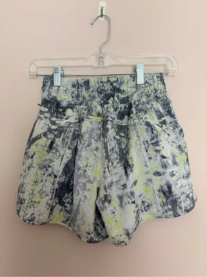 Lululemon Track That Mid-Rise Lined Short 5" thumbnail 3