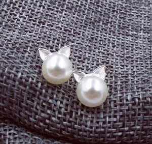 Pearl cat ear earrings thumbnail 3