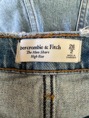 ABERCROMBIE & FITCH The Mom Short High Rise Distressed Denim Size 2 | 26 thumbnail 8