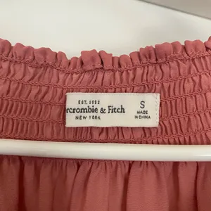 Abercrombie & Fitch Peachy Pink Off The Shoulder Top thumbnail 5