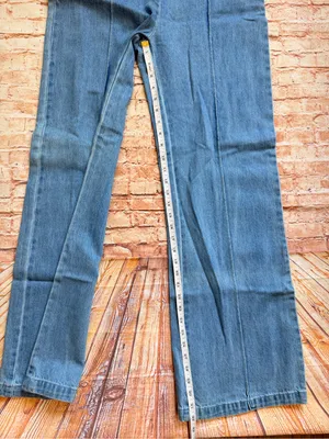 Boutique | Classic High Waist Wide-Leg Women's Jeans in Medium Blue thumbnail 2