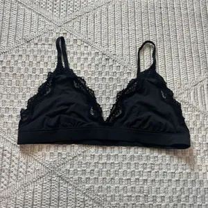 Skims Fits Everybody Lace Triangle Bralette thumbnail 2