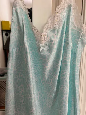 Victoria's Secret Lace Gown thumbnail 1