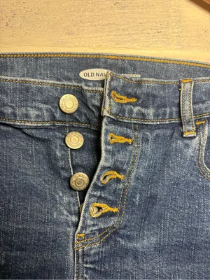 Old Navy Mid Rise Boyfriend Jean shorts‎ 6 thumbnail 3