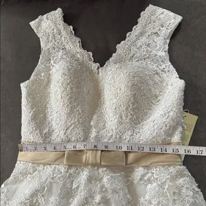 Women’s White Sleeveless V-Neck Wedding Dress Lace Applique Zip Back Size M NWT thumbnail 8