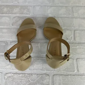 Talbots Heels Womens 8 Nude Patent‎ Leather Ankle Strap Kitten Open Toe Classic thumbnail 4