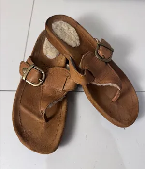 UGG Australia Leather‎ Thong Sandals Women Size 6 Brown Shearling Lined Boho thumbnail 1