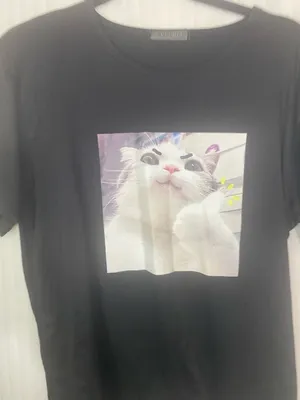Black Cat Graphic Tee with Playful Kitten Print Size L thumbnail 2