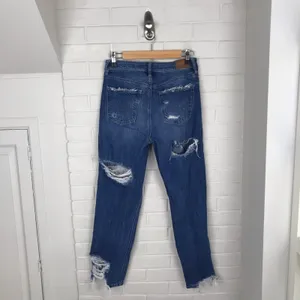 American Eagle High Rise Distressed Mom Jean Size 2 thumbnail 12