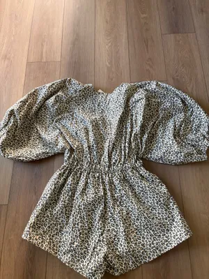 Josie's Boutique Leopard print short romper thumbnail 2